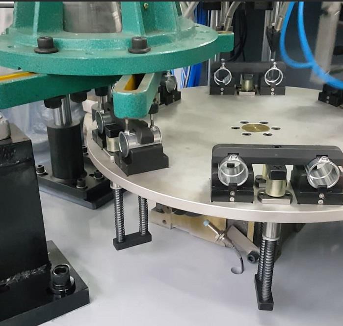 Automatic Tapping And Screwing Machine